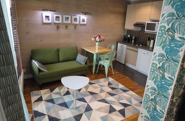 Le Marais Prestigious Great Apt, Balcony, AIR COND.