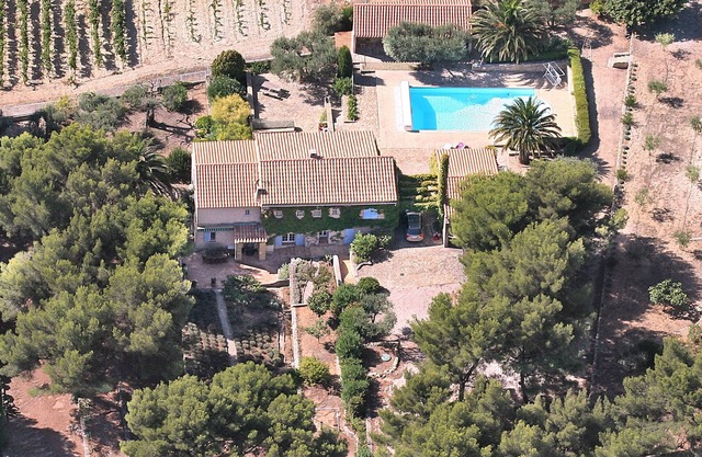 LE MAS DES VIGNES, a garden of Eden near the sea, heated pool, park