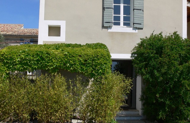 Le Mont Ventoux, house with pool on working vineyard in Drome Provençale