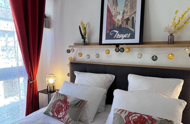 "Le petit Foch" Studio Chic Parking INCLUSIVE, Place de l'Hôtel de ville.