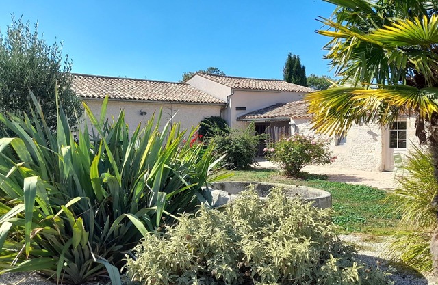 Le Pigeonnier for groups, between La Rochelle and the Marais Poitevin