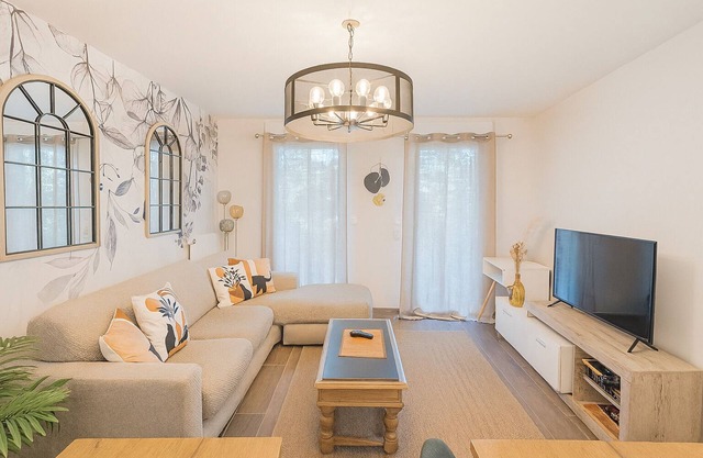 Le Plessis-Capitale: Apartment and private garden