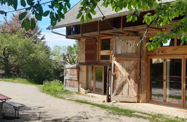 Le Repaire: unusual barn, creative haven