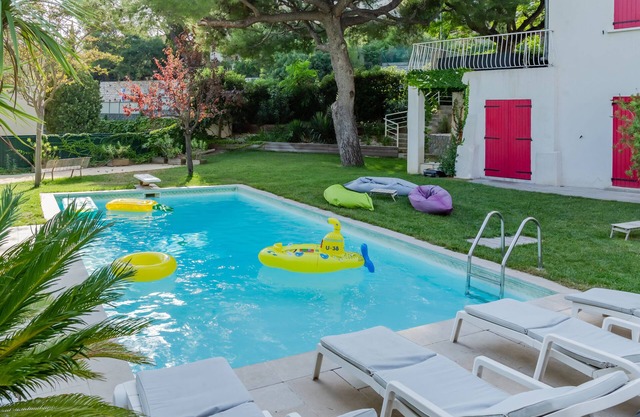 LE RÊVE BLEU CASSIS Villa swimming pool parking 7mn port and beaches, garden.