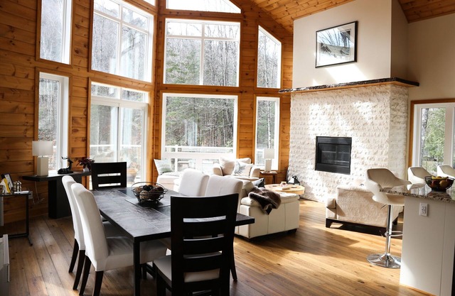 Le Stonybreck: Modern Wakefield/Edelweiss Chalet Getaway