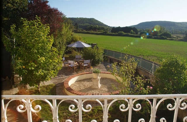 Le Trefle de l'Impériale House with garden, terrace 10 min:Avallon/Vezelay