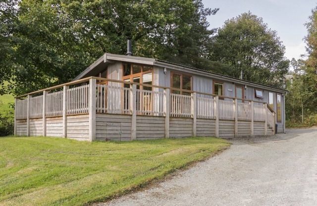 LEAFY NOOK LODGE, pet friendly, luxury holiday cottage in Hawkshead