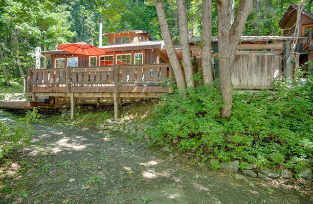 Leavenworth Cabin w/Private Hot Tub!