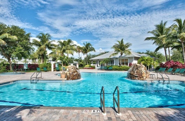 Lely Resort Golf Views - Updated 3-Bedroom 2-Bath Quiet 2nd Floor End Unit