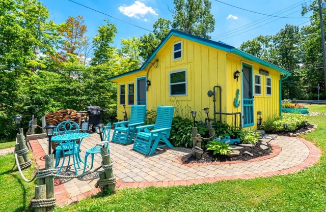LEMON DROP LAKE FRONT COTTAGE