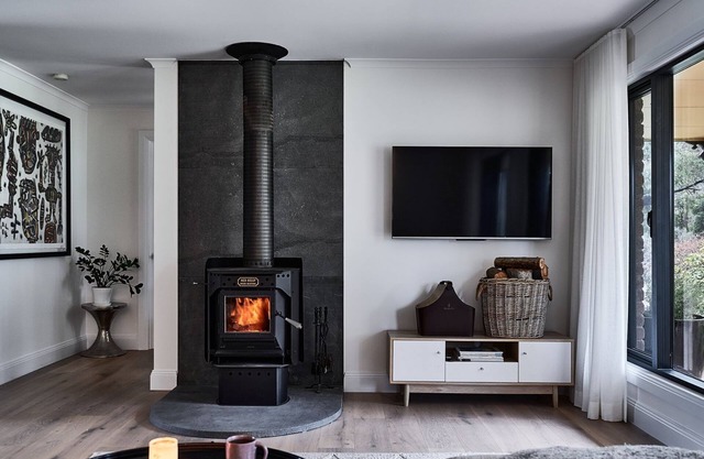 Leonards Hill House ~ Daylesford Region ~ Sleek farm stay style accommodation