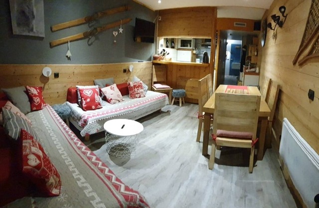 Les Arcs 1800: 5/6 person apartment in 'LES LAUZIERES' residence