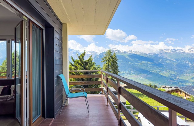 Les Arolles A1 by Interhome