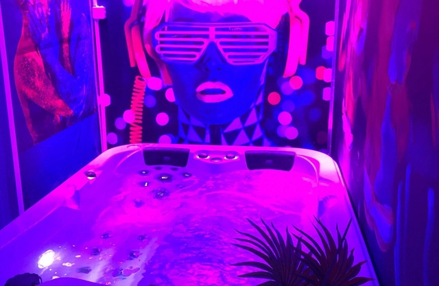 Les bains design suite with jacuzzi