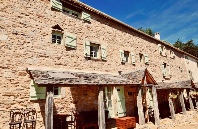 Les Cathares - huge, stylish, family friendly gite with heated pool, playground and terraces