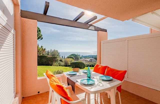 Les Coteaux de la Nartelle by Interhome