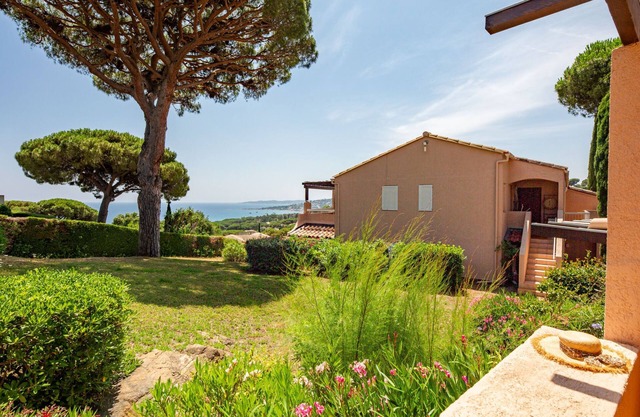 Les Coteaux de la Nartelle by Interhome