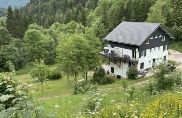 LES DAPPES 5-person chalet apartment rated 3* LES ROUSSES