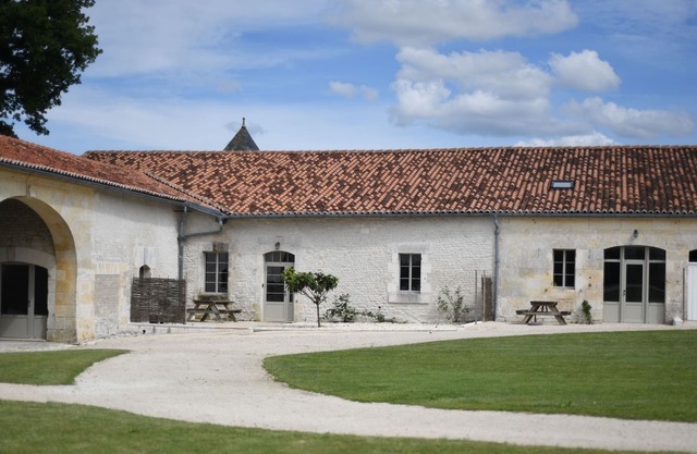 Les Etables - Sleeps 6 (3 Bedroom) - Stylish Cottage With Heated Pool