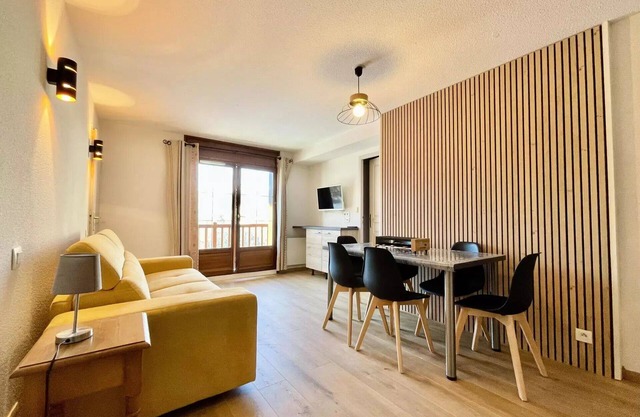 Les Evettes Chalets - Residence with pool at the foot of the slopes