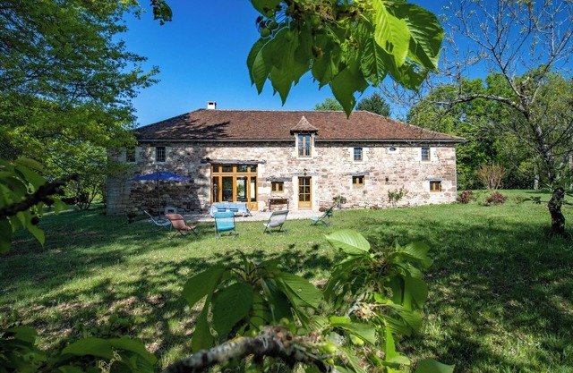 Les Granges de la Machardie – Cottage in Dordogne with Pool and Tennis Court