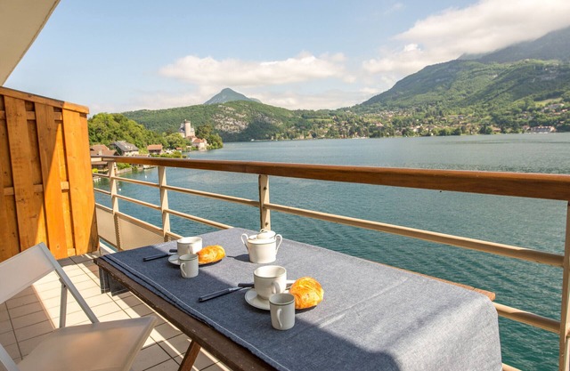 LES LIBELLULES - Appartement surplombant le lac.