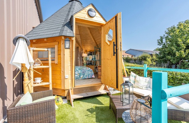 Les Philous Gourmands - Guest Room Chalet - Bora Bora - with Private Terrace