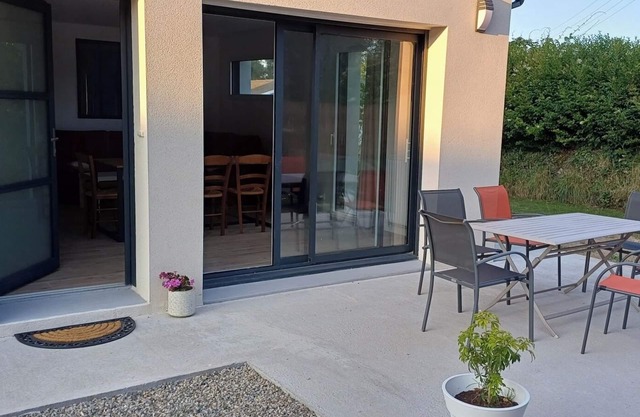 Les Rigadelles: New single-storey house near the beach and shops in Plougoulm