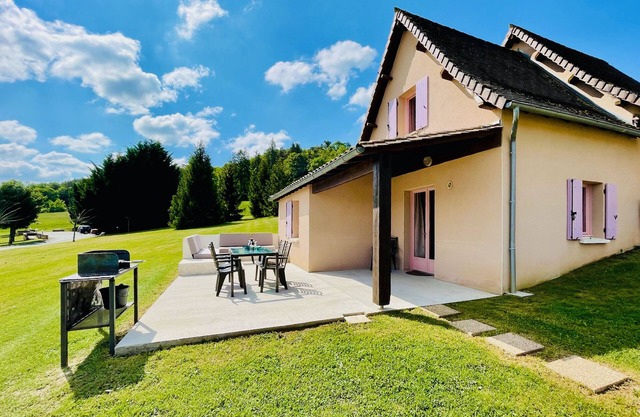 Les SOURCES "VIP Dyna" panoramic terrace, SPA, swimming pool, fishing pond.