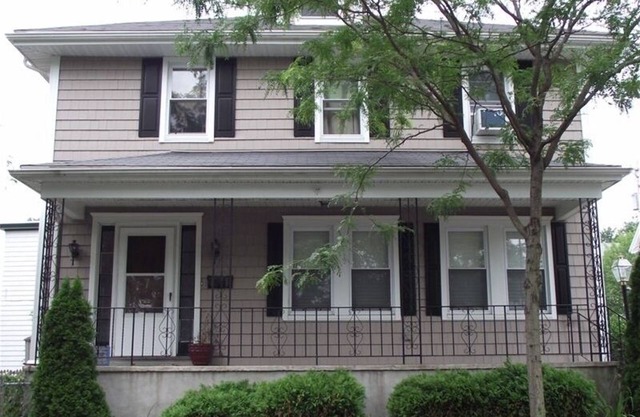 Leslie's Retreat: Spacious home ideally located to everything