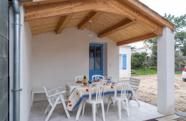 Less than 500m from the beach, 2 adults - 3 child