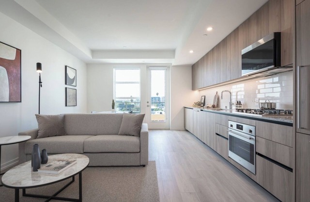 Level Hollywood: Luxe Stays in West Hollywood w/Urban Oasis & Resort Amenities