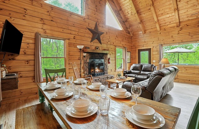 Liberty Ridge-Hocking Hills-Pet Friendly-covered Hot tub-GameRm- Great Location!