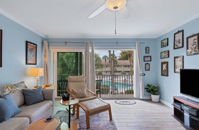 Lido Beach and St Armands Circle. Kingston Arms. Ultimate getaway.