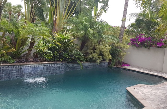 Lido/Sarasota, walk to Beach &St. Armands, HEATED POOL home w/grill