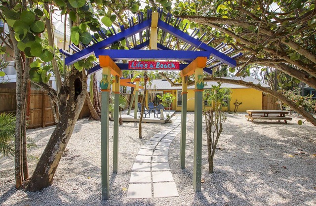 Life's a Beach: Walk to Private Beach & Village in 5 Minutes