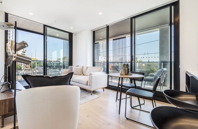 Light & Bright Apt Close to Beach & Fitzroy St