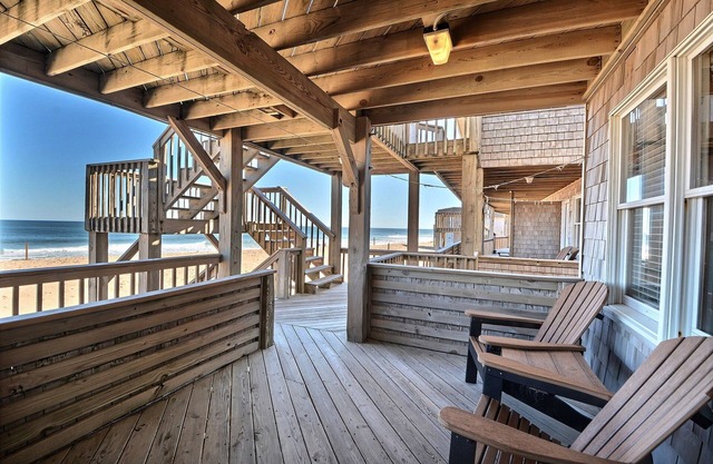 Lighthouse View Oceanfront Lodging