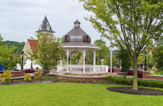 Ligonier Cozy and Comfortable In-town Location