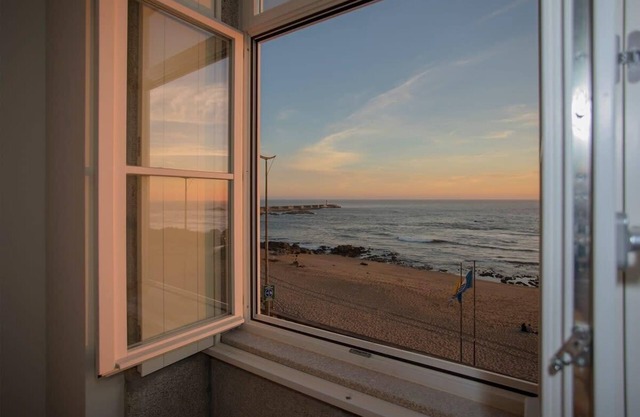 Liiiving in Porto| Luxury Beachfront Apartment III
