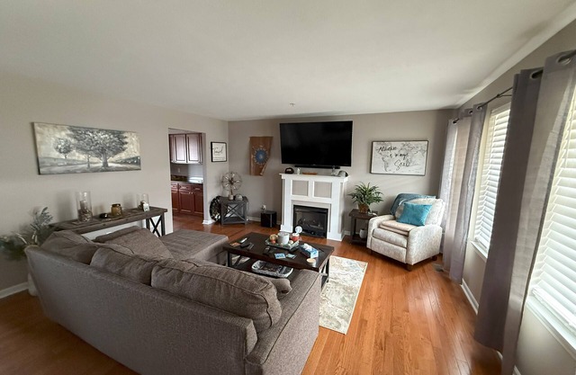 Like New 2-bed + Home office + 2 Car Garage short drive north of Pittsburgh