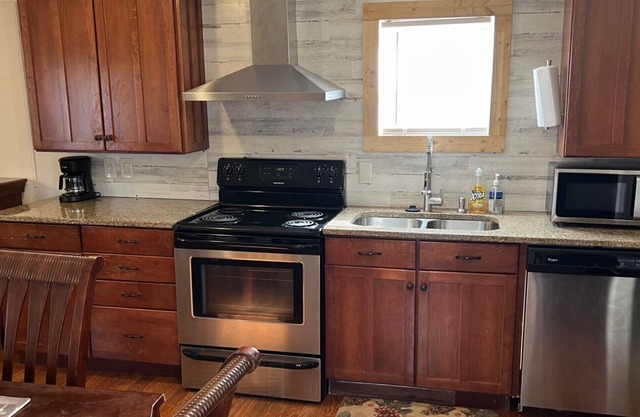 "Lil Big" Tiny House near Lion Reserve