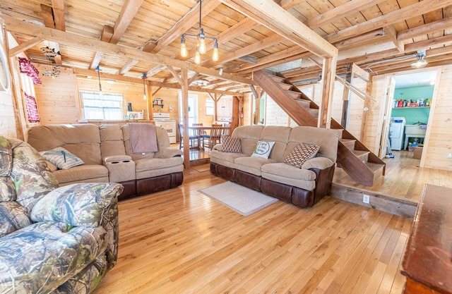 Lillie's Lil Cabin: Fall Vibes Only – Cozy Cabin Stay Awaits!