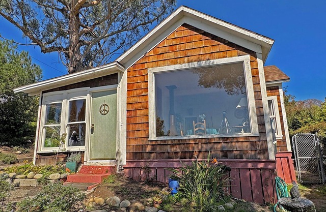 Lillie’s Oceanview RUSTIC Boho Surf Cottage nSteps to the beach & fun!