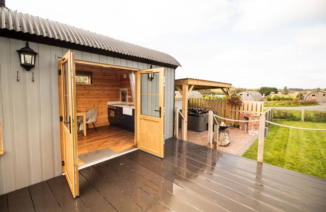Lily - a shepherds hut that sleeps 3 guests in 1 bedroom