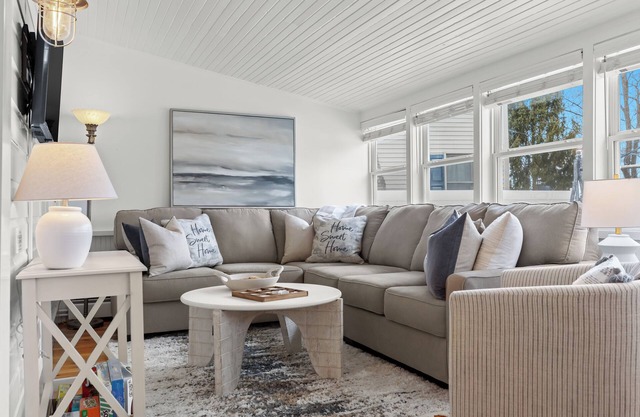Lily of the Valley Cottage ~ Cozy Lake Orion Gem