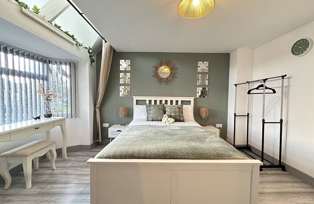 Lilypad Suite: Near Bham Airport | NEC | HS2 | Res