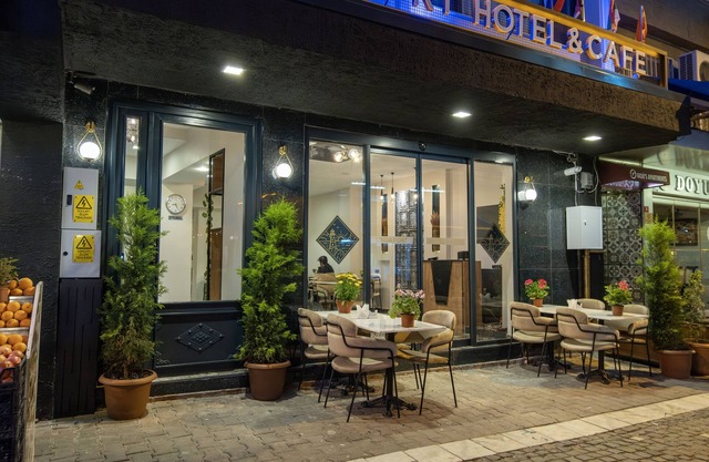 Linda Port Hotel
