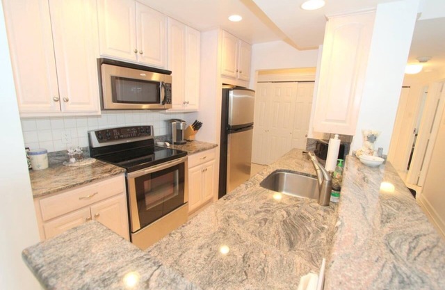 LINENS & DAILY ACTIVITIES INCLUDED! OCEANFRONT/BOARDWALK BUILDING/ROOFTOP POOL Beautifully updated unit remodeled kitchen, great decor and views of the ocean,