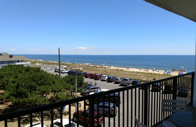 LINENS INCLUDED*!, OCEANFRONT BUILDING, ROOFTOP POOL, ON THE REHOBOTH BOARDWALK